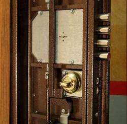 ЗАМЕНА замка на металлической двери - фото 5067