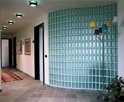 Устройство декоративной стены из стеклоблоков - фото 5417