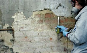 Демонтаж шпатлевки со стен