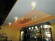 Натяжной потолок Бельгия 2,7-3,2 глянец/матовый/сатин/ цветной от 6 м кв и более  с пластиковым багетом