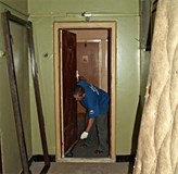 Демонтаж дверных блоков