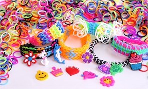 Набор для плетения Loom Bands 600 резиночек с подвесками Набор для плетения Loom Bands 600 резиночек с подвесками