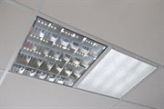 Установка светильника потолочного типа Армстронг