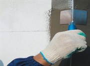 Укрепление углов штукатурки усиливающим профилем