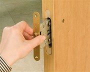 УСТАНОВКА замка на деревянную дверь