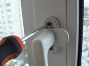 Установка ограничителя открывания