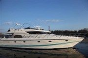 Яхта Sunseeker 62