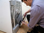 Извлечение посторонних предметов из бака требующей полной разборки